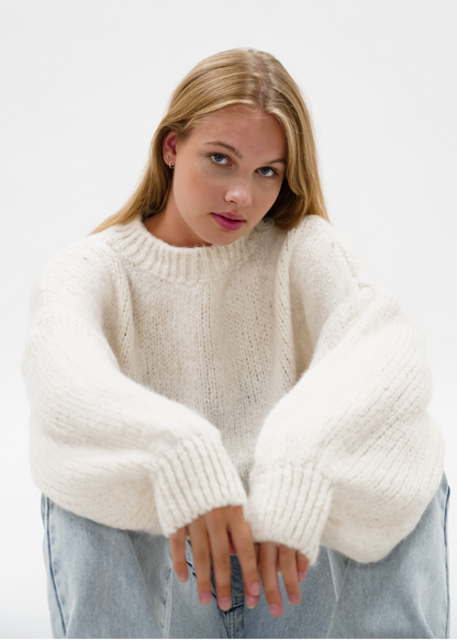 Knitted sweater crème (tall)