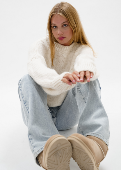 Knitted sweater crème (tall)