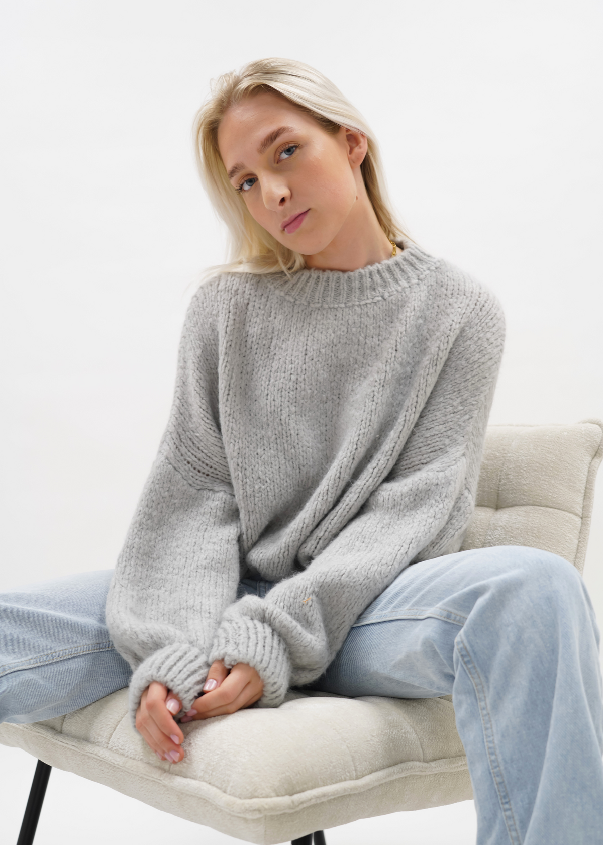 Knitted sweater light grey (tall)