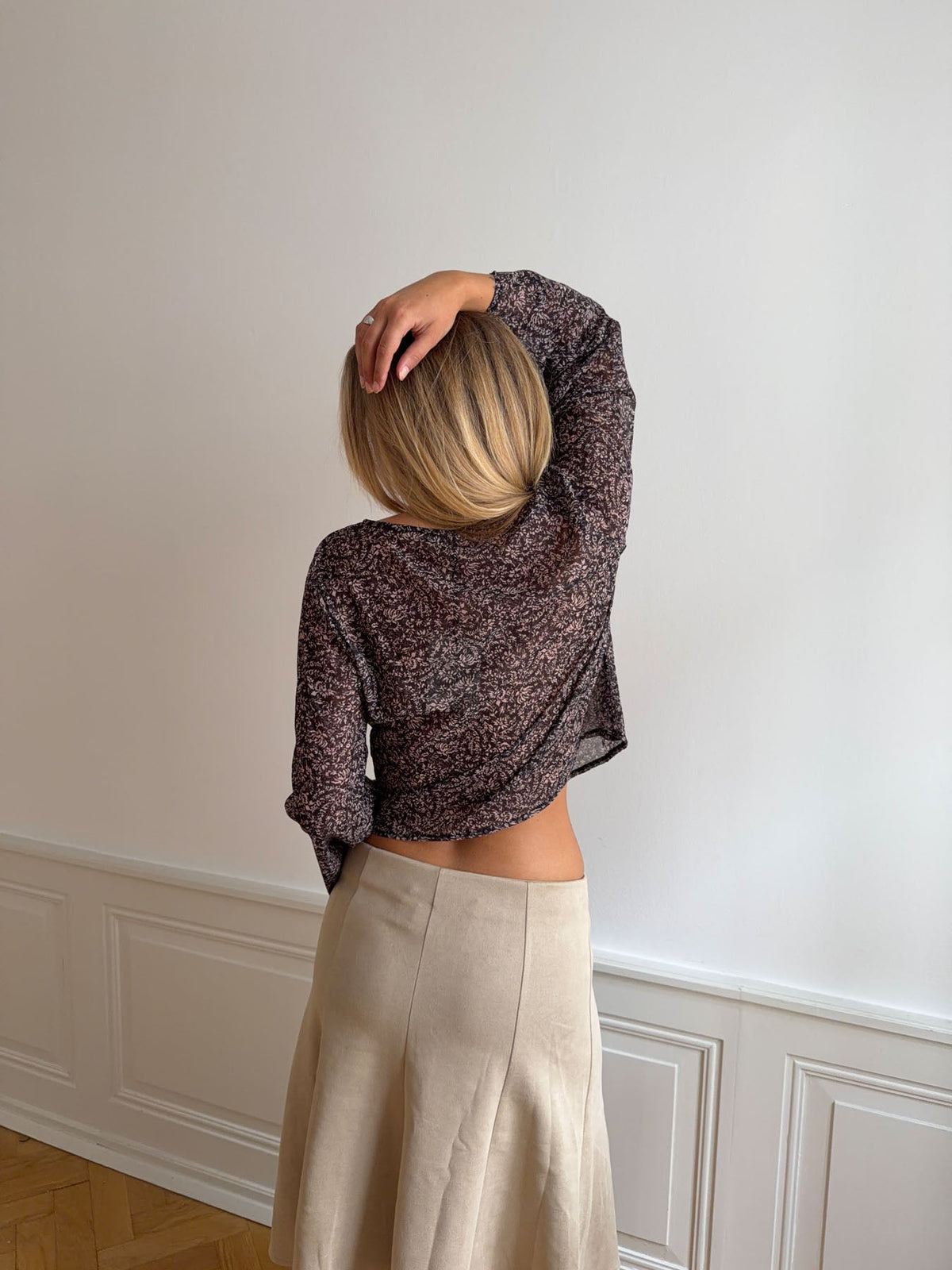 Kara blouse with tie detail – Brown