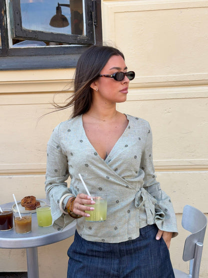 Isabeau blouse with tie detail – Khaki