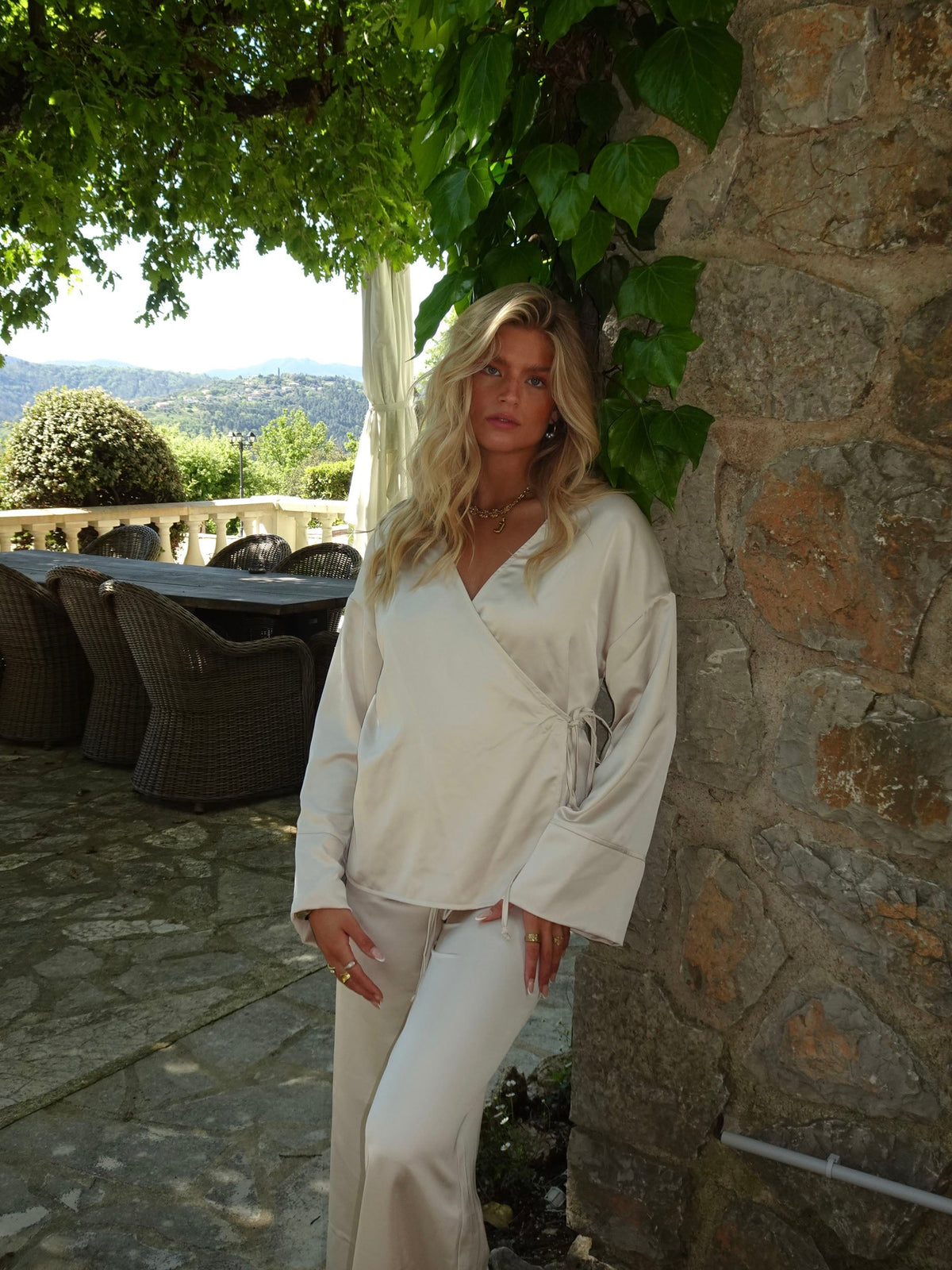 Rianah satin blouse with tie detail - White